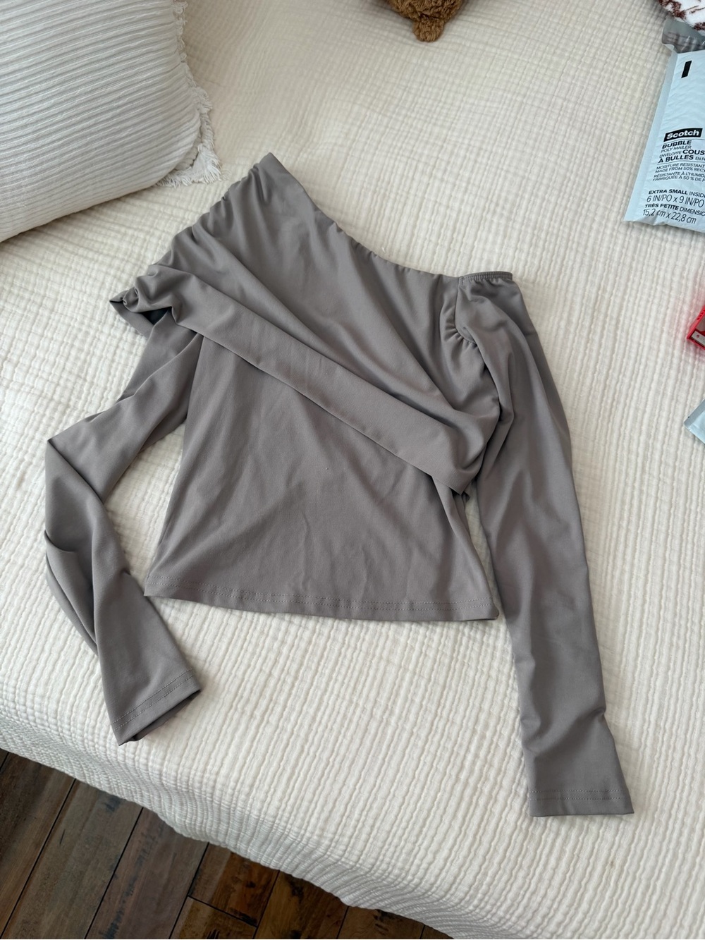 Women’s One-Shoulder Long Sleeve shirt
